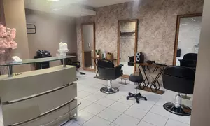 Couleur avec ou sans ammoniaque, patine, gloss ou effet ombré à L'Atelier d'Orlane(jusqu'à 47% de remise)