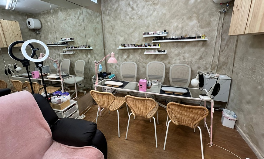 Image 3: Sesión de manicura, pedicura o uñas de gel o acrílico para 1 persona