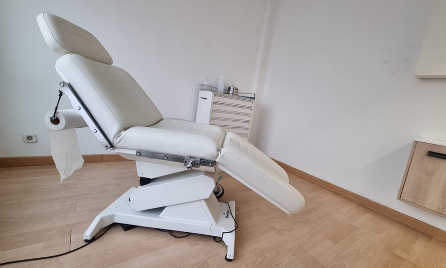 Image 4: Tratamiento reafirmante inyectado en tercio superior facial para 1