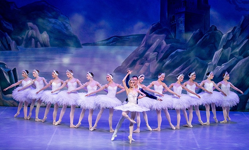 Image 2: 2 Tickets für „Schwanensee“ vom 27.12.25 - 08.03.26