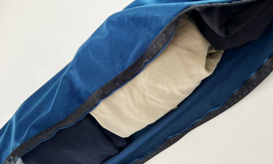 Image 2: Oreiller de voyage remplissable 2-en-1 en forme de U