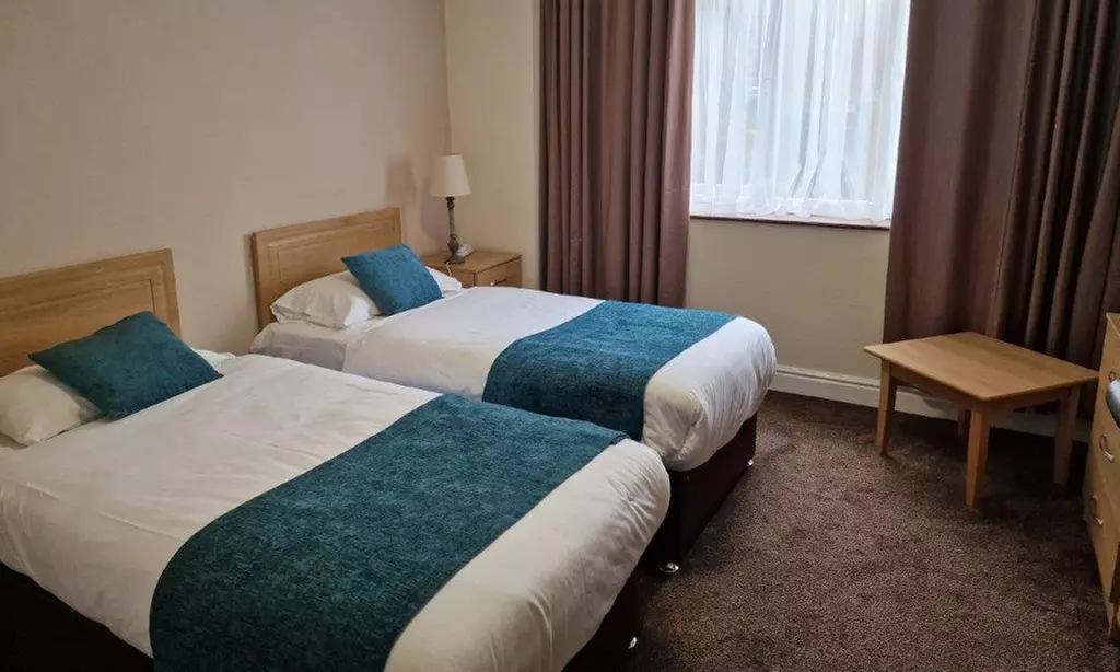 Coventry: Standard Double or Twin Room with Breakfast & Leisure Access