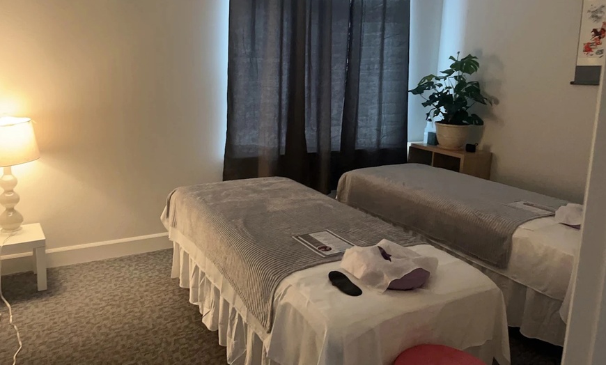 Image 3: Up to 50% Off on Couples Massage at Hot compress spa