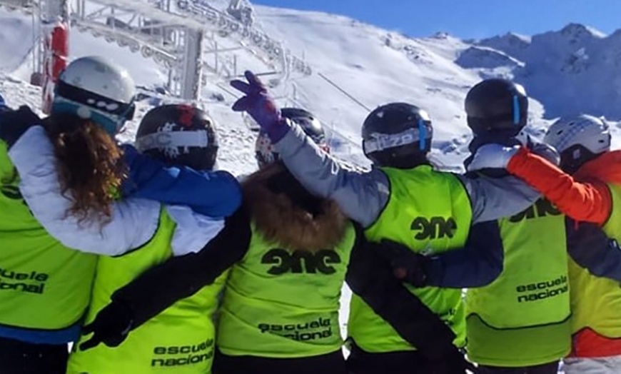 Image 2: Alquiler de equipo de esquí o snowboard a elegir entre 1, 2 o 3 días
