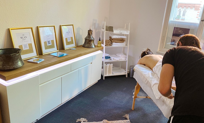 Image 2: 30 Min. oder 60 Min. finnische Ganzkörper-Massage für 1 Person