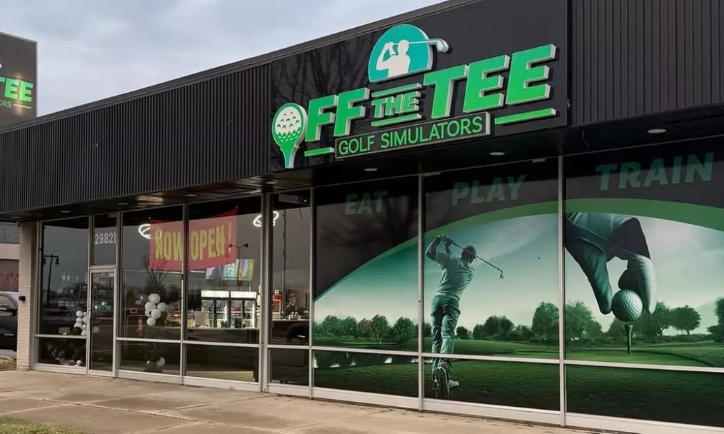 Indoor Golf Fun: 1 or 2-Hour Golf Simulator for Up to 6 People