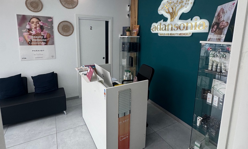 Image 3: 3 o 6 sesiones de bioestimulación o mesoterapia capilar para 1 persona