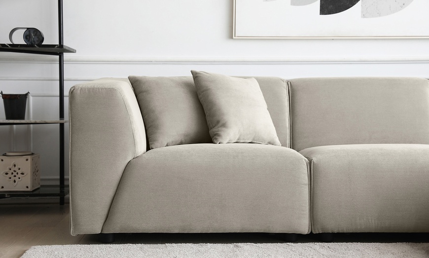 Image 32: Canapé modulable 3 ou 4 places avec pouf en velours côtelé de Kocoon