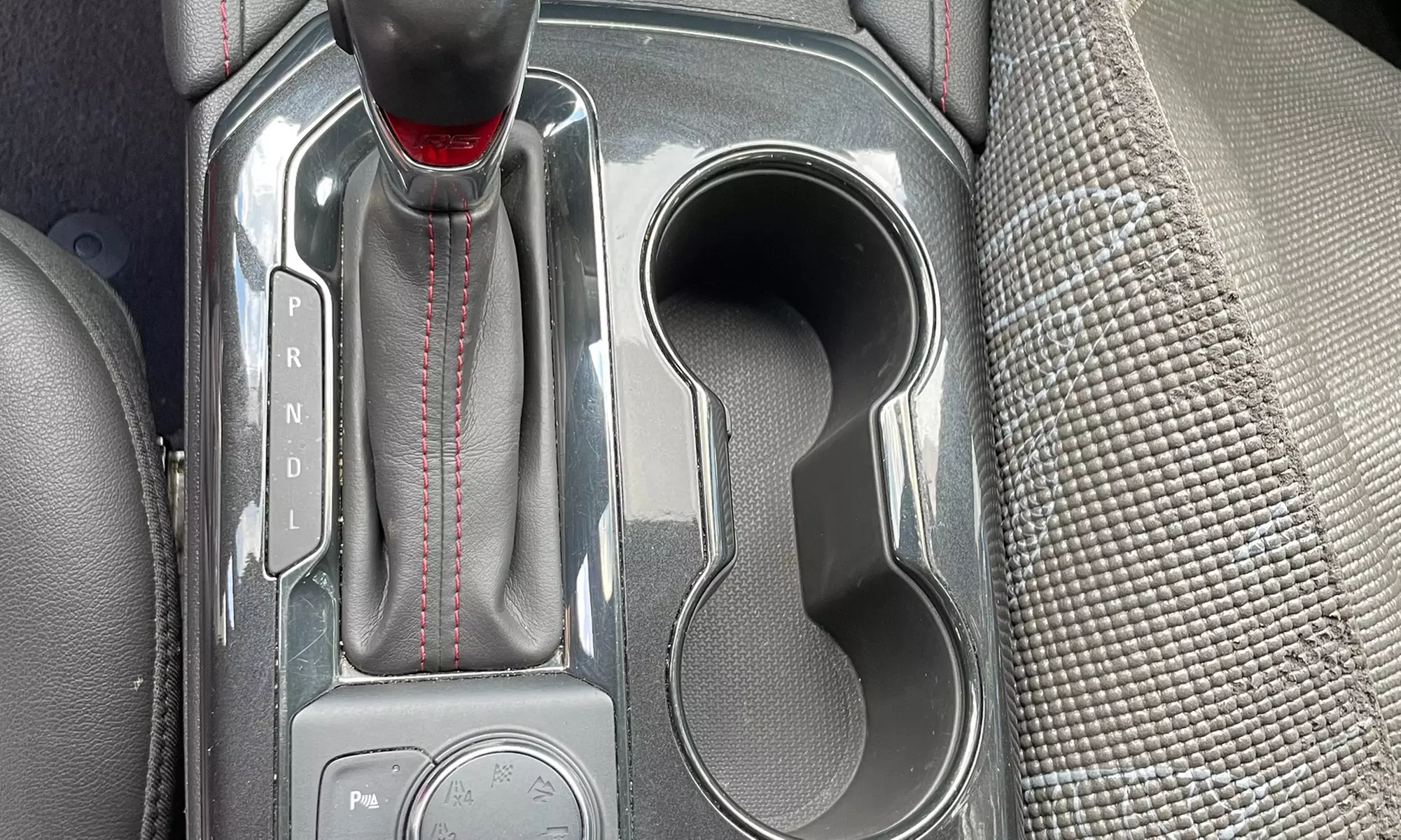 Interior Clean and Vacuum for Sedan & Sport Cars, Standard / Large SUV