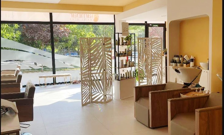 Image 6: Sesión de depilación de cejas, y opción a labio, con hilo