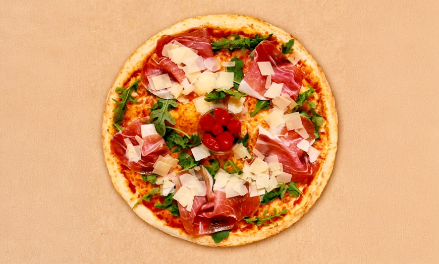 Image 4: 2 oder 4 26-cm-Pizzen nach Wahl und 1 l Softdrink zum Mitnehmen