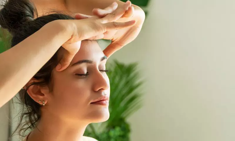Aromatherapy Oil Massage + Hot Stones for One or Couples 
