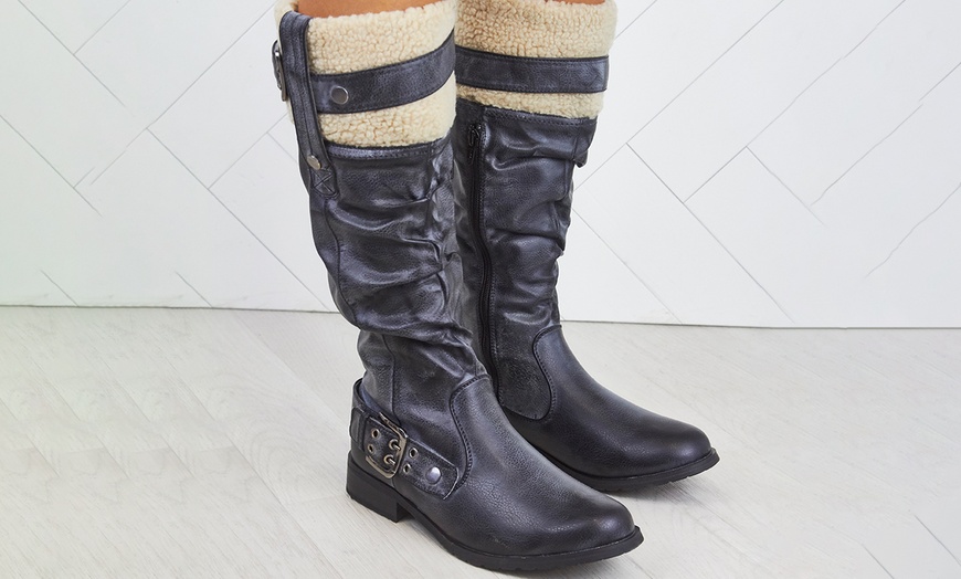 Image 6: Fleece Lined Knee Boots