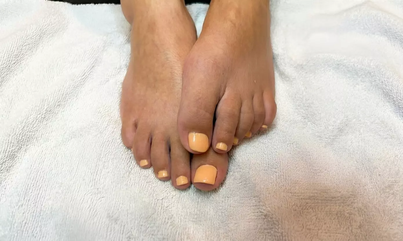 Verzorgende nagelbehandeling met acryl of gellak