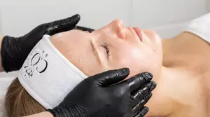 Odkryj piękno dzięki zabiegowi na twarz: indywidualnie dobrany kwas i maska w salonie Progressive (do -31%)