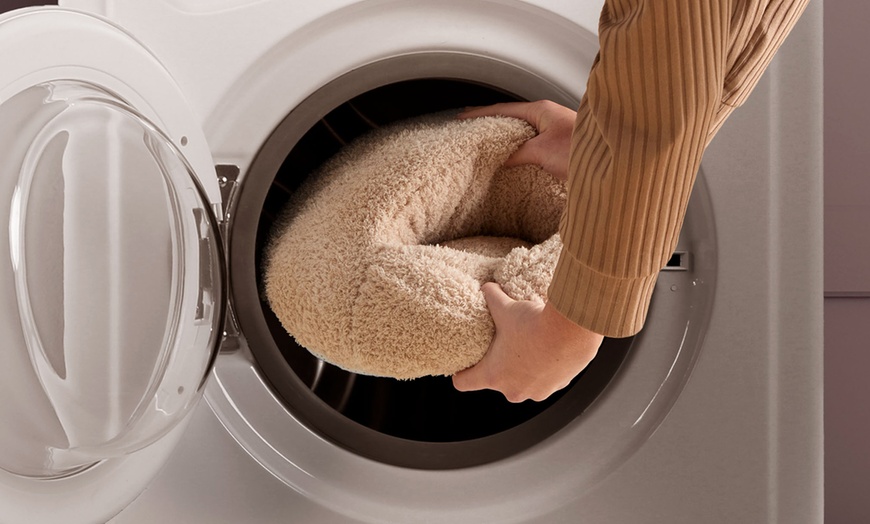 Image 3: Silentnight Cosy Cuddles USB Heated Foot Warmer