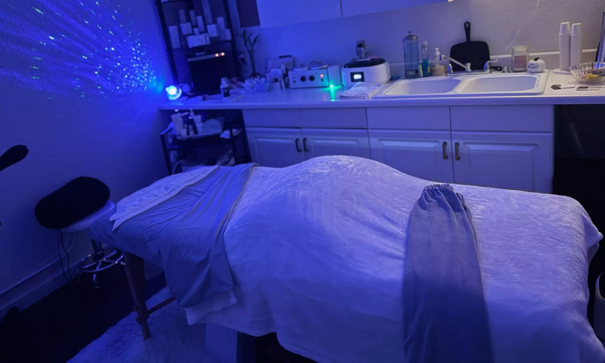 Eyebrows Wax & Lamination with Optional Uplifting Facial & Lash Lift