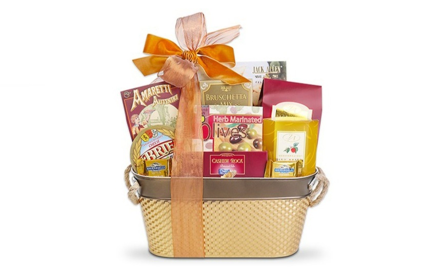 Image 4: Gourmet Gift Baskets from Alder Creek (Up to  off)