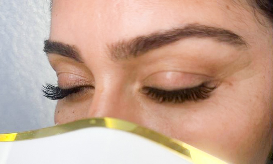 Image 3: Wimpernverlängerung 1:1- oder Light Volumen Technik für 1 Person