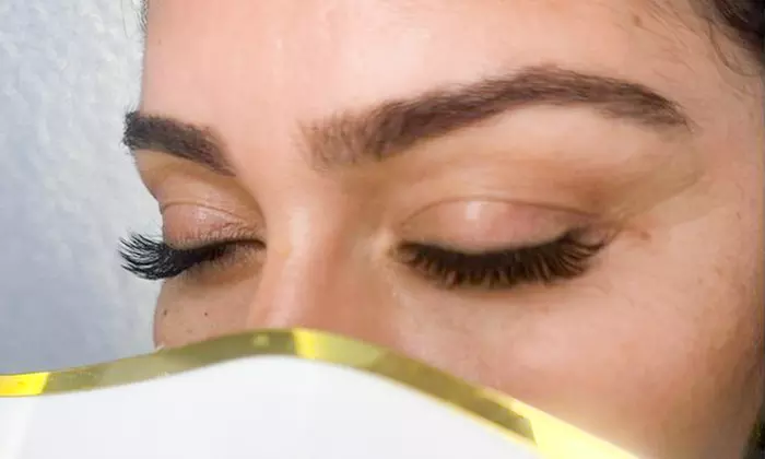 Wimpernverlängerung 1:1- oder Light Volumen Technik für 1 Person