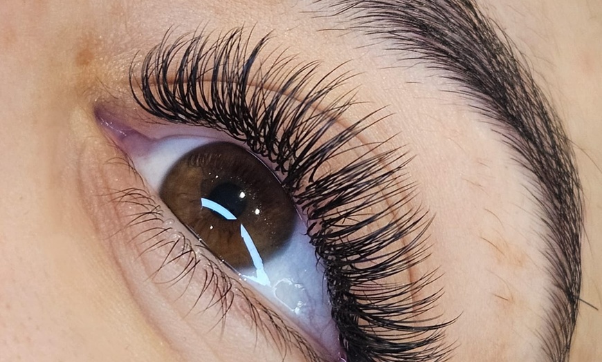 Image 2: Wimpern- &/oder Augenbrauen-Lifting + Färben oder Wimpernverlängerung