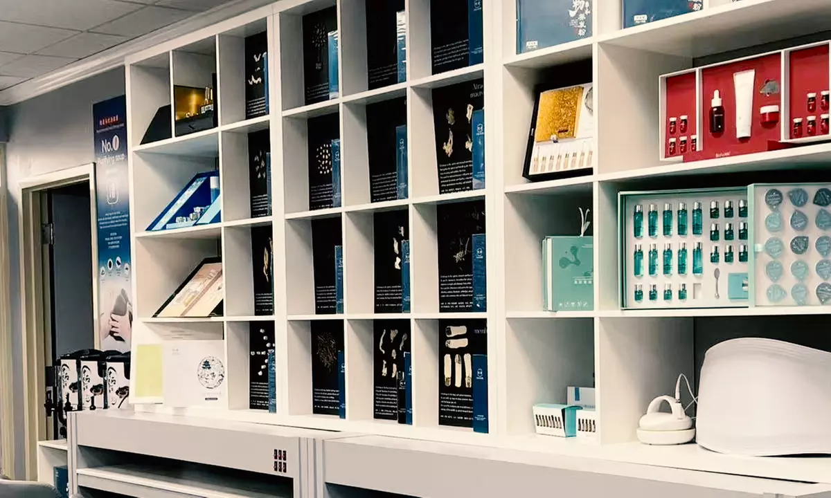 Melt Stress Away: Targeted Back & Foot Relief with Hot Stone Warmth