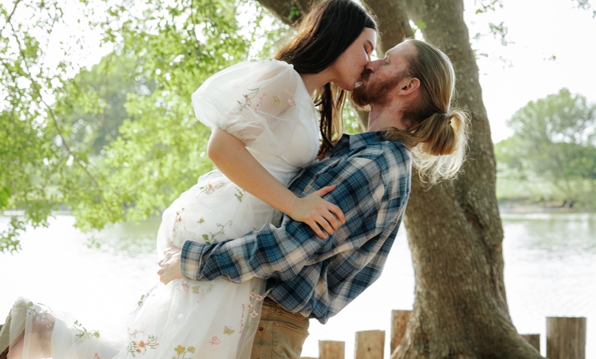 Image 12: Outdoor Magic: Choose Your 30 or 60 Min Session w/ 20-50 Digital Edits