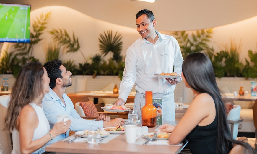 Image 4: Breakfast Buffet with Drinks with or without Pool Access 
