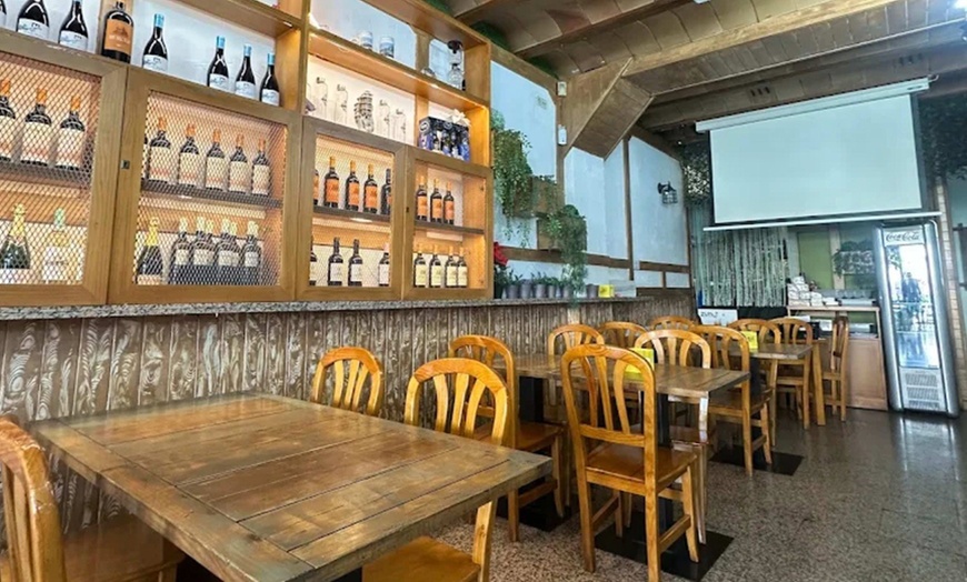 Image 6: Menú venezolano de arepas o parrillada a elegir para 2 o 4 personas