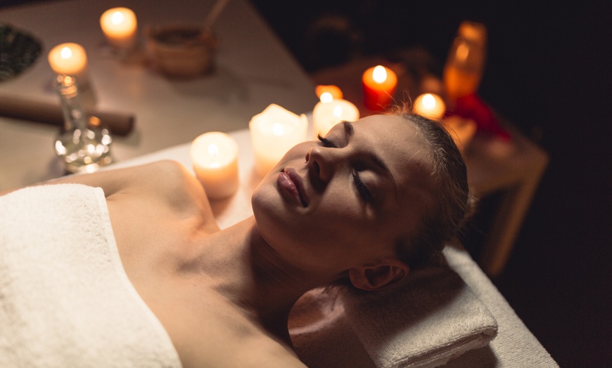 Image 9: Masaje corporal con opción a reflexología podal y reiki