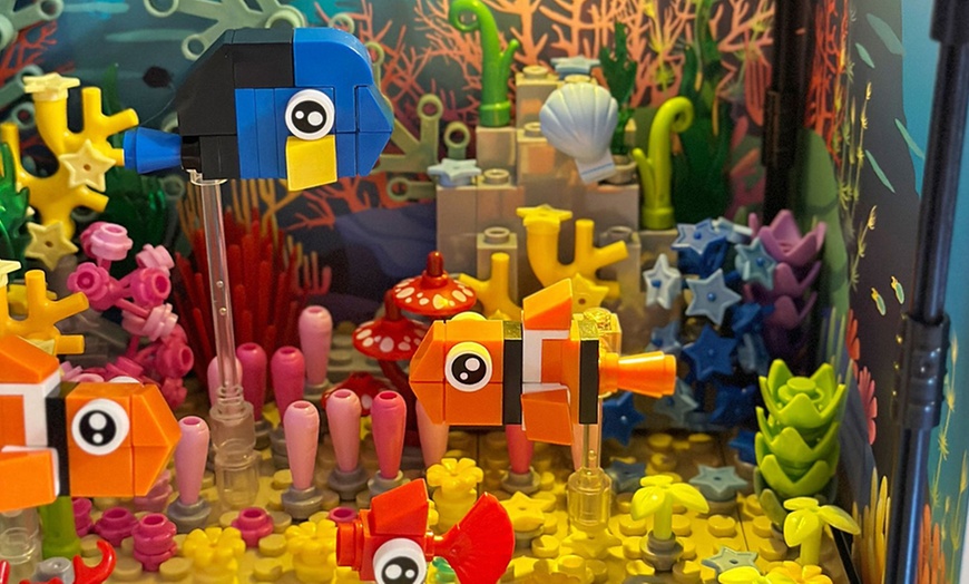 Image 12: Aquarium Building Block Kit with Night Lights - 570 Pieces