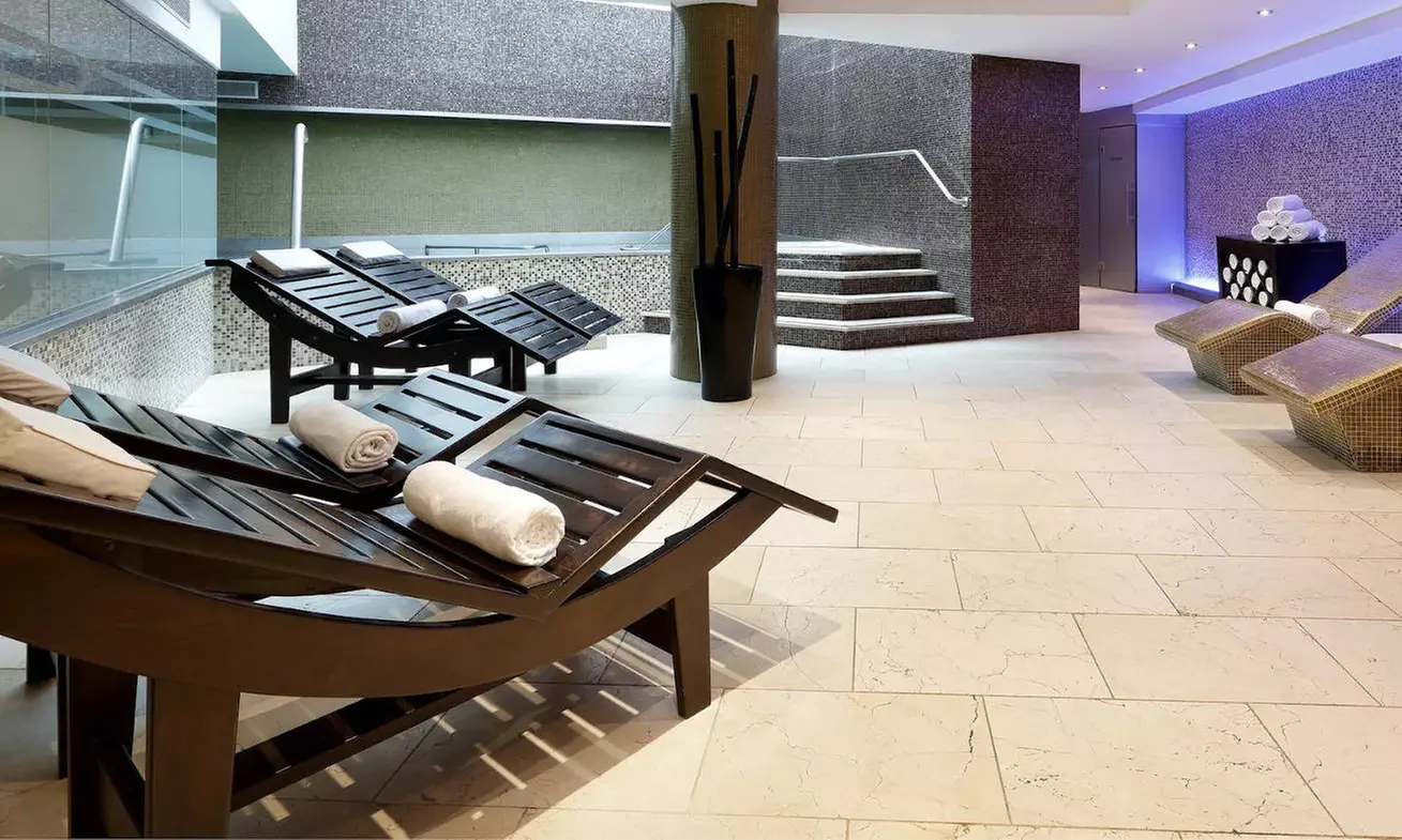 Circuito spa en hotel 5* con copa de cava y opción a masaje para 1 o 2