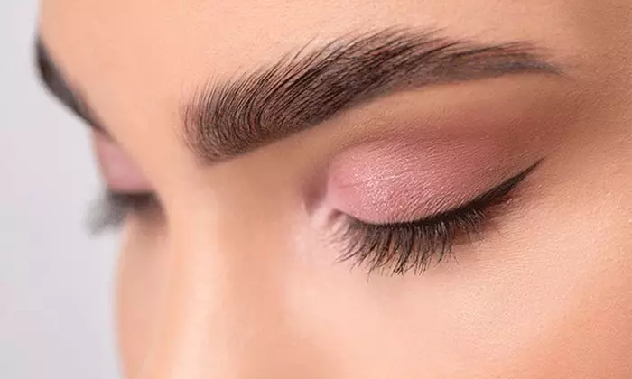 Sesión de micropigmentación en cejas, labios o eyeliner superior