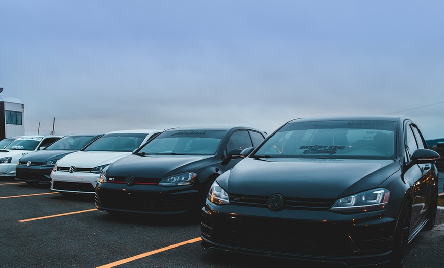 Image 2: Secure Outdoor / Undercover Airport Parking w/ Free Return Shuttle Bus