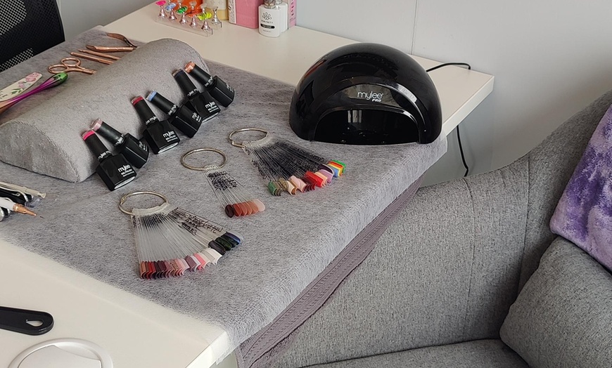 Image 2: Refresh with Gel Polish Hands & Feet & Pedicure 