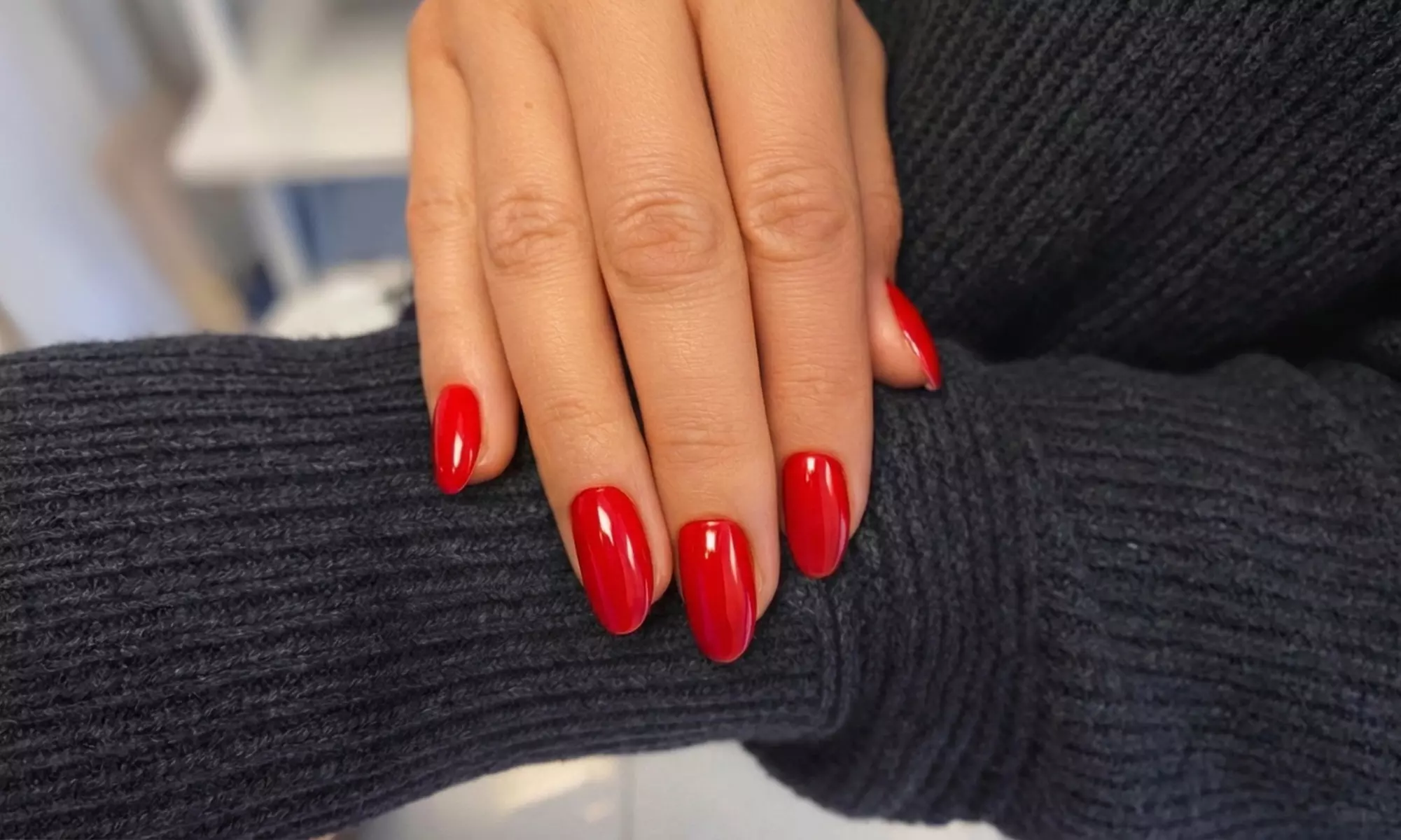 Klassische oder russische Maniküre oder Pediküre mit/ohne Shellack