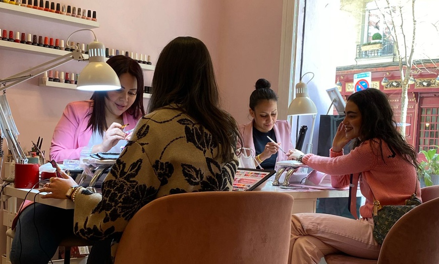 Image 4: Uñas veraniegas: manicura y/o pedicura semipermanente o de gel