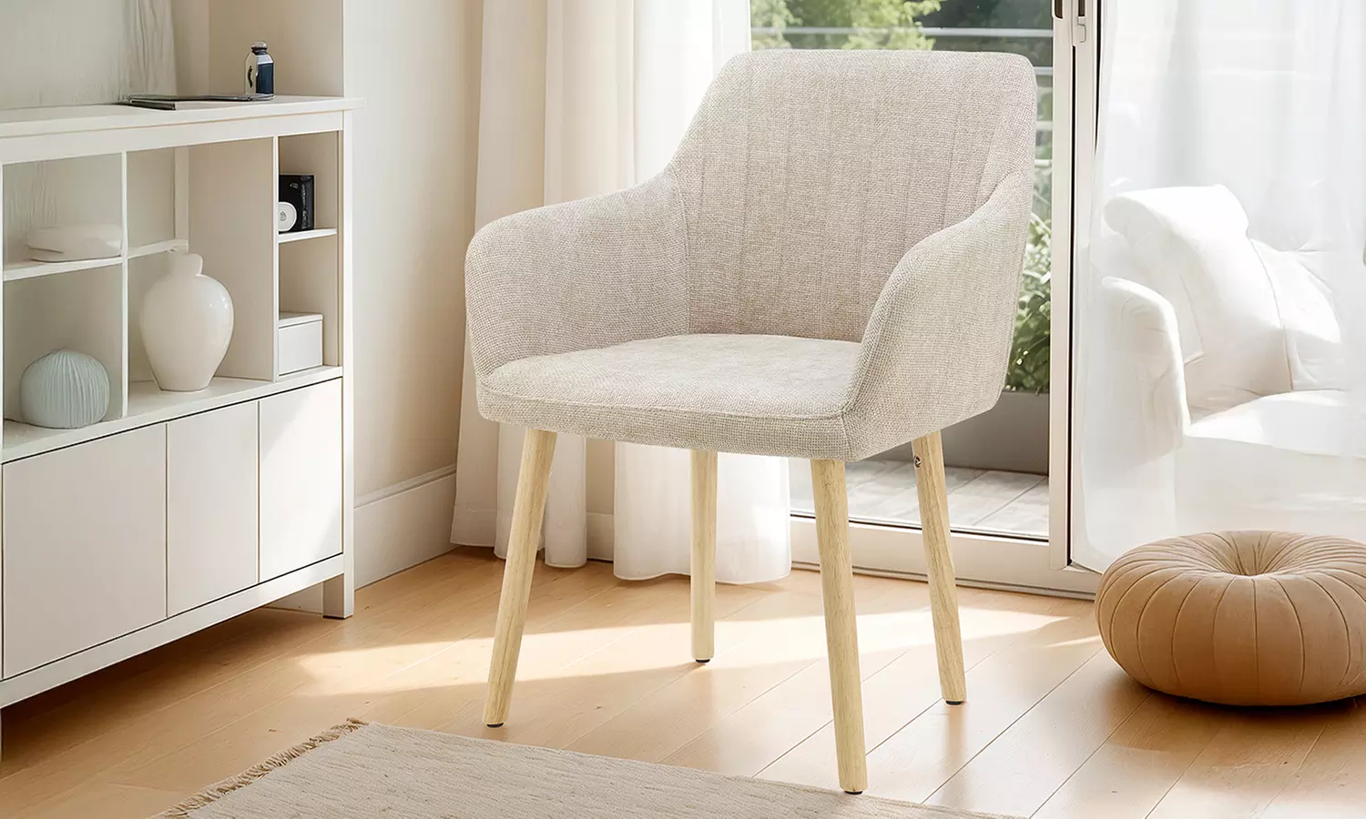 Sessel im skandinavischen Stil