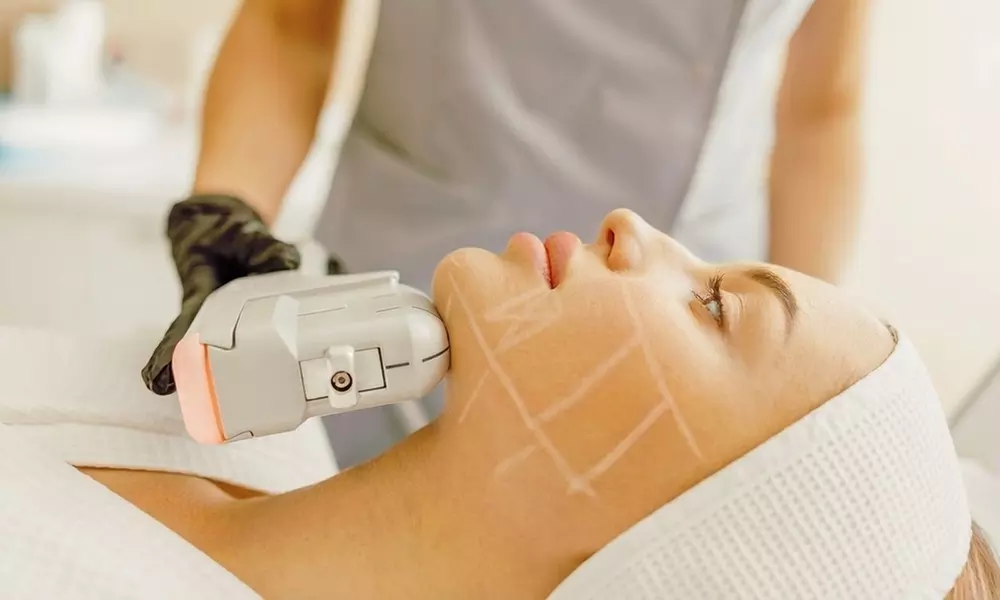 Unifiez votre teint avec un soin anti-taches ciblé 5G Removal