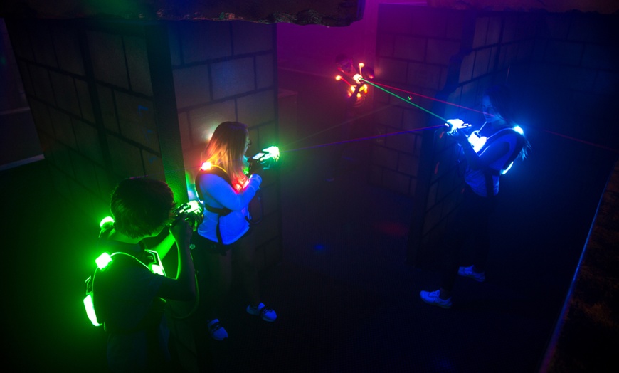 Image 8: 2 oder 4 Runden LaserTag inkl. Ausrüstung für 2 - 6 Personen 