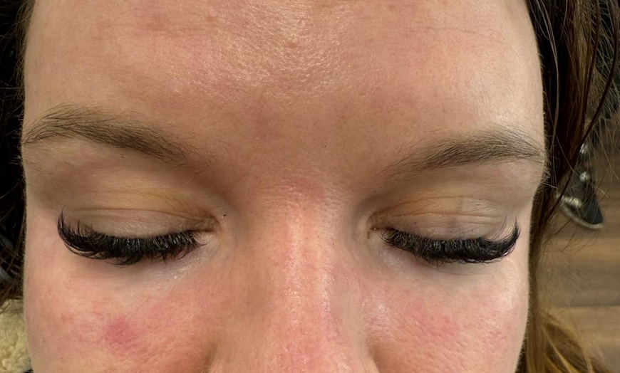 Image 11: Zet je wimpers in de spotlight met wimperextensions naar keuze