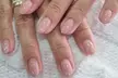 Sesión de manicura, pedicura o ambas con esmaltado a elegir y diseño de 1 uña para 1, ahorra hasta un 66% - Second Medium