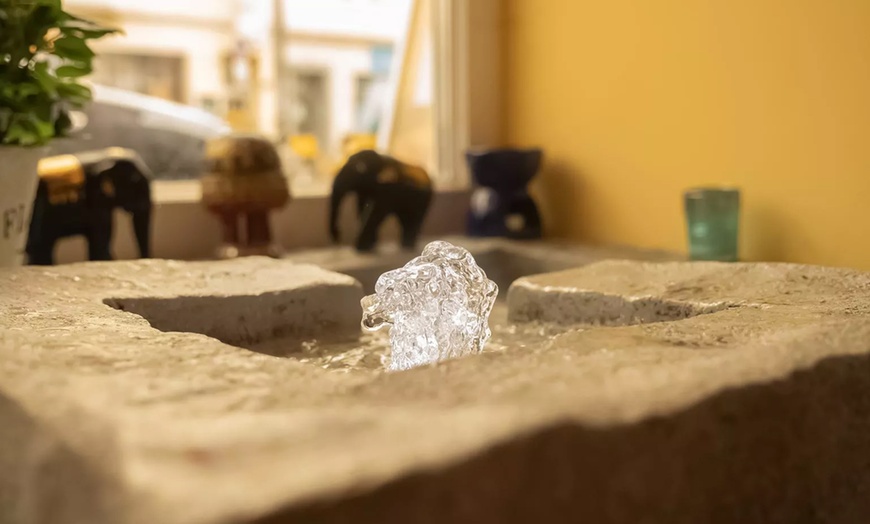 Image 9: Traditionelle Thai-, Aromaöl- oder Rückenmassage für 1 Paar