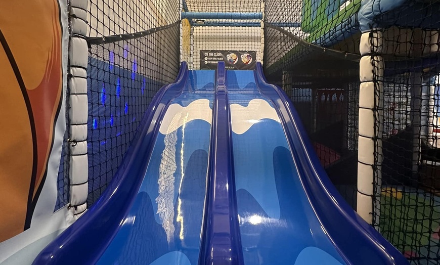 Image 2: Enjoy a Fun Day w/ Entry to Oasis Play for 2 Adults & Up to 3 Children