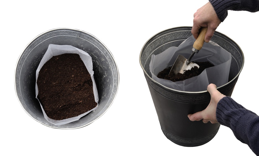 Image 5: Garden Compost - 25 or 70 Litre Bag plus Fertiliser