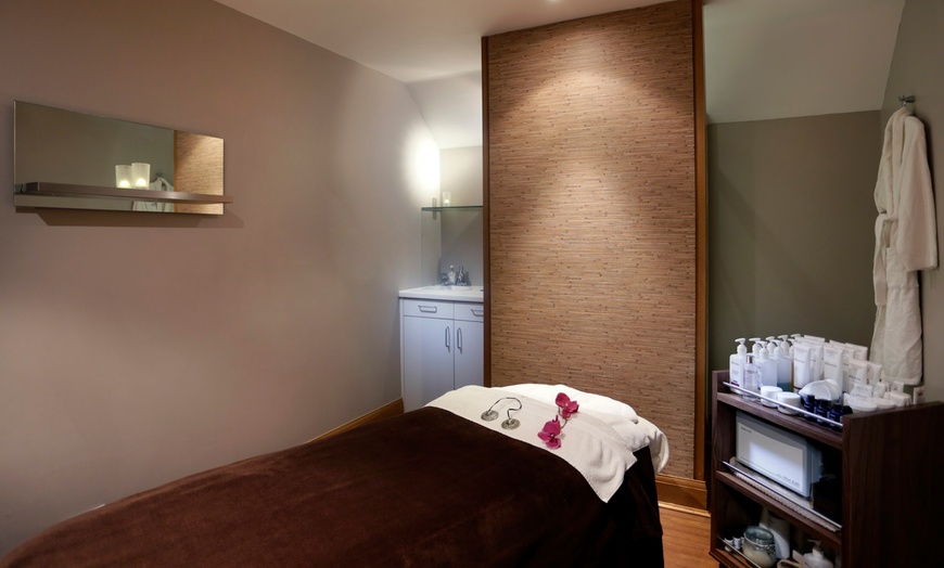 Image 3: Luxuty Spa Day and Afternoon Tea at 4-Star Manor Hotel in Stratford Upon Avon