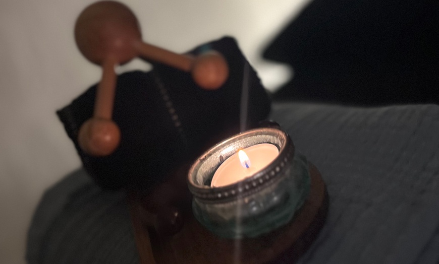 Image 2: Sesión de masaje relajante de 30 o 60 minutos con aromaterapia para 1 