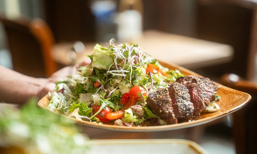 Image 3: Romantisches 3-Gang-Candlelight-Deluxe-Menü für 2 oder 4 Personen