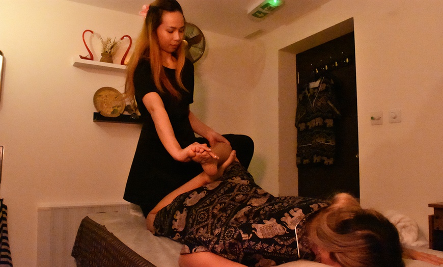 Image 2: 60 or 90-Minute Choice of Couples Massage With Hot Stone Upgrade