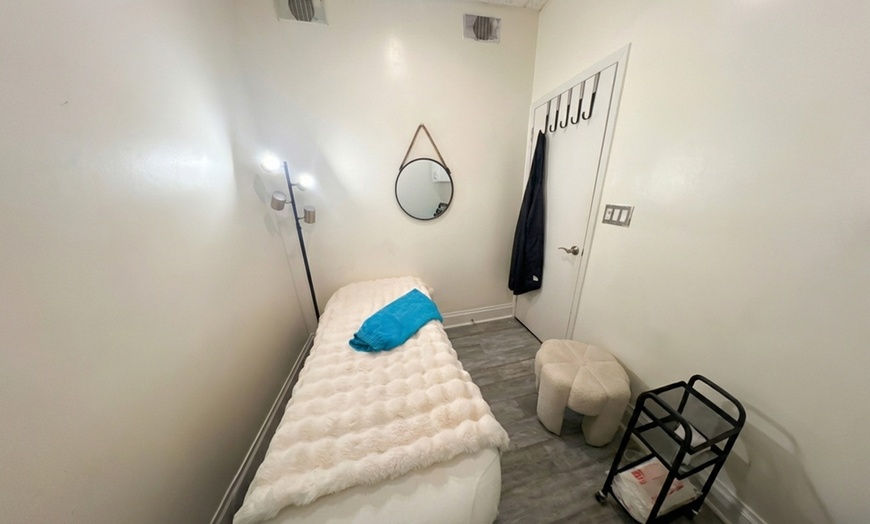 Image 5: Dermaplaning, Oxy Facial, Custom Facials with Multi-Session Options